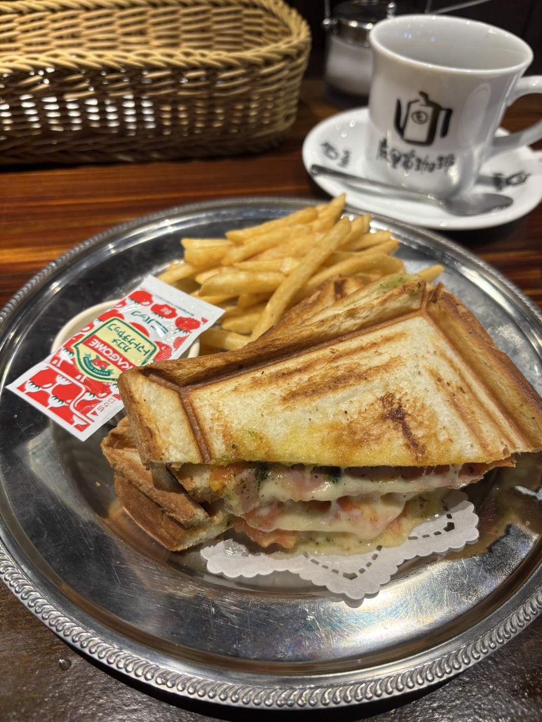 ホットサンドとコーヒー